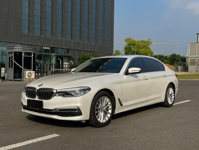 BMW 5 Series 2020 525Li Traje de lujo exterior foto 1 BMW 5 Series 2020 525Li Traje de lujo exterior foto 1