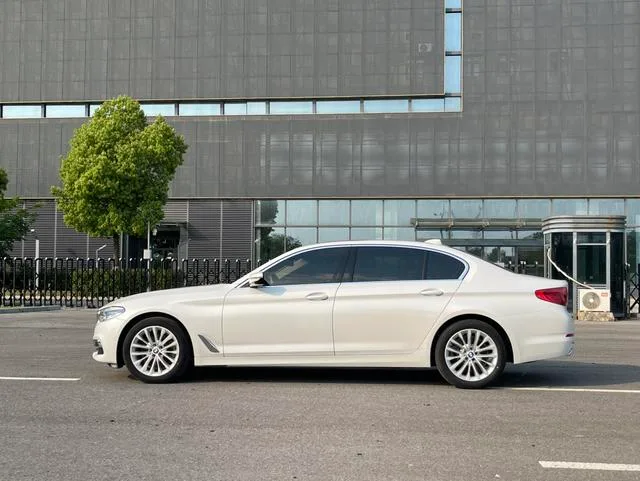 BMW 5 Series 2020 525Li Traje de lujo exterior foto 5 BMW 5 Series 2020 525Li Traje de lujo exterior foto 5