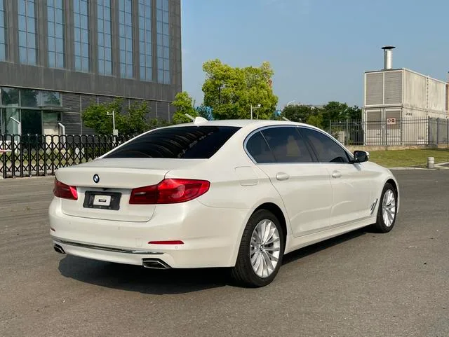 BMW 5 Series 2020 525Li Traje de lujo exterior foto 6 BMW 5 Series 2020 525Li Traje de lujo exterior foto 6