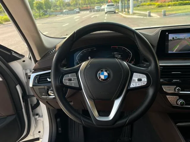 BMW 5 Series 2020 525Li Traje de lujo exterior foto 9 BMW 5 Series 2020 525Li Traje de lujo exterior foto 9