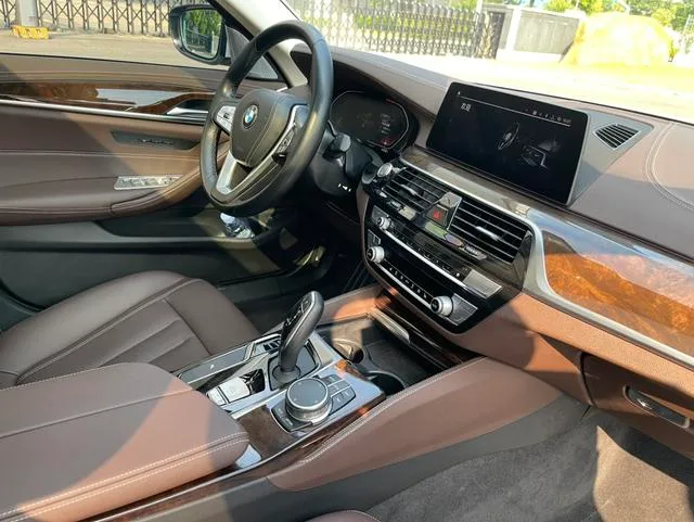 BMW 5 Series 2020 525Li Traje de lujo interior foto 16 BMW 5 Series 2020 525Li Traje de lujo interior foto 16