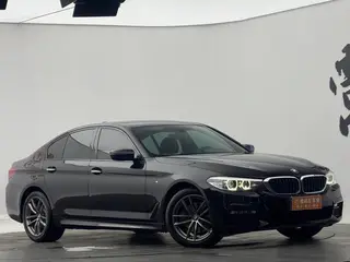 BMW 5 Series 2018 525i M Conjunto deportivo exterior foto 3 BMW 5 Series 2018 525i M Conjunto deportivo exterior foto 3