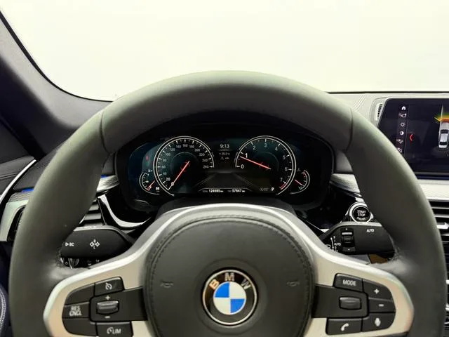 BMW 5 Series 2018 525i M Conjunto deportivo exterior foto 4 BMW 5 Series 2018 525i M Conjunto deportivo exterior foto 4
