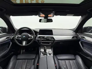 BMW 5 Series 2018 525i M Conjunto deportivo interior foto 8 BMW 5 Series 2018 525i M Conjunto deportivo interior foto 8