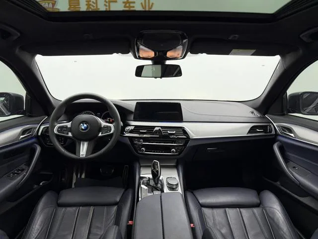 BMW 5 Series 2018 525i M Conjunto deportivo interior foto 8 BMW 5 Series 2018 525i M Conjunto deportivo interior foto 8