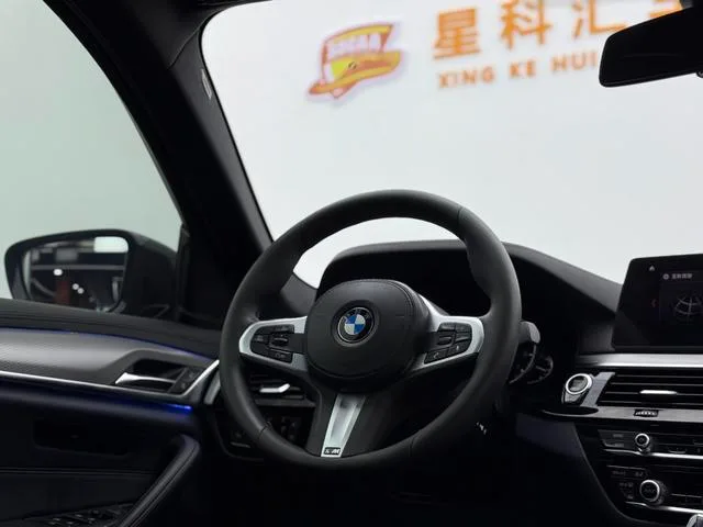 BMW 5 Series 2018 525i M Conjunto deportivo interior foto 9 BMW 5 Series 2018 525i M Conjunto deportivo interior foto 9