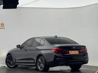 BMW 5 Series 2018 525i M Conjunto deportivo interior foto 10 BMW 5 Series 2018 525i M Conjunto deportivo interior foto 10