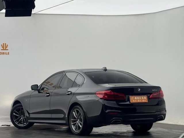 BMW 5 Series 2018 525i M Conjunto deportivo interior foto 10 BMW 5 Series 2018 525i M Conjunto deportivo interior foto 10