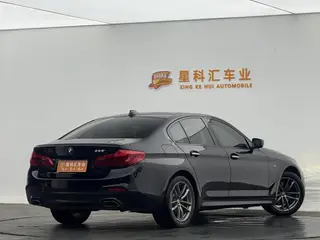 BMW 5 Series 2018 525i M Conjunto deportivo interior foto 11 BMW 5 Series 2018 525i M Conjunto deportivo interior foto 11