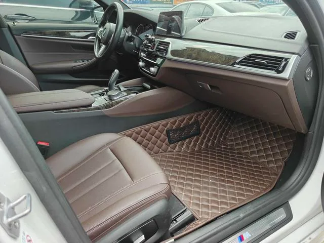 BMW 5 Series 2018 525Li M Sports suit interior photo 9 BMW 5 Series 2018 525Li M Sports suit interior photo 9