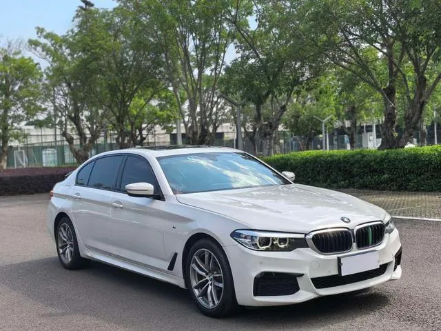 BMW 5 Series 2019 Restyling 525Li M Sports suit exterior photo 3 BMW 5 Series 2019 Restyling 525Li M Sports suit exterior photo 3