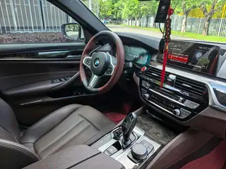BMW 5 Series 2019 Restyling 525Li M Sports suit interior photo 13 BMW 5 Series 2019 Restyling 525Li M Sports suit interior photo 13