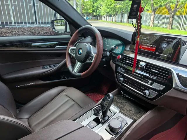 BMW 5 Series 2019 Restyling 525Li M Sports suit interior photo 13 BMW 5 Series 2019 Restyling 525Li M Sports suit interior photo 13
