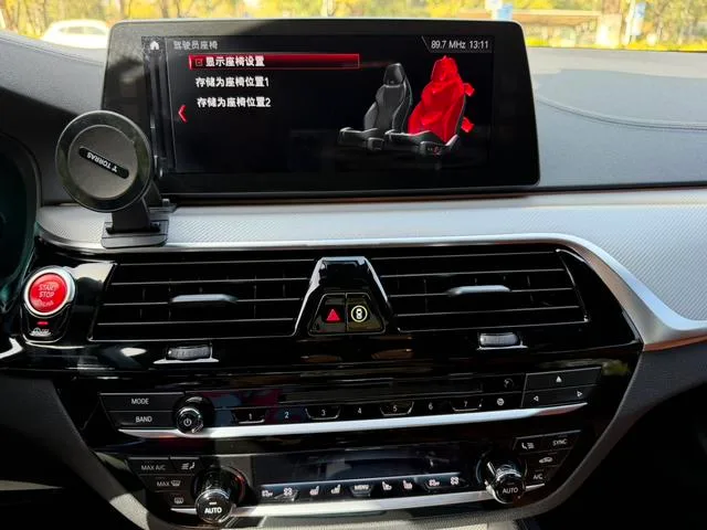 BMW M5 2018 M5 interior photo 12 BMW M5 2018 M5 interior photo 12