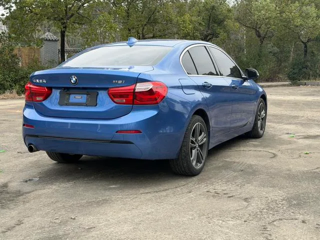 BMW 1 Series 2017 118i Deporte exterior foto 4 BMW 1 Series 2017 118i Deporte exterior foto 4