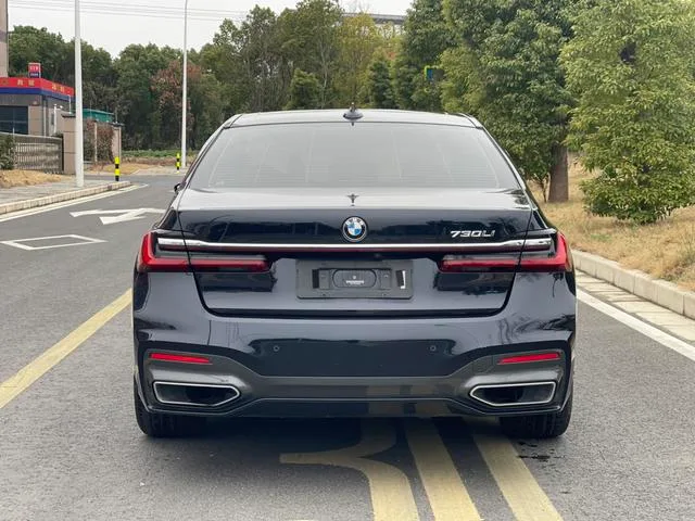 BMW 7 Series 2019 730Li M Conjunto deportivo exterior foto 5 BMW 7 Series 2019 730Li M Conjunto deportivo exterior foto 5