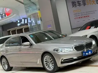 BMW 5 Series 2020 530Li Leading Type Luxury Set exterior photo 3 BMW 5 Series 2020 530Li Leading Type Luxury Set exterior photo 3