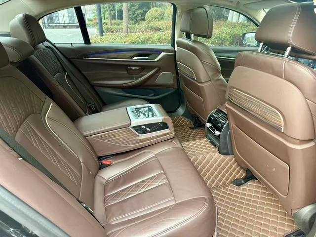 BMW 5 Series 2020 530Li Premium Class Luxury Set interior photo 9 BMW 5 Series 2020 530Li Premium Class Luxury Set interior photo 9