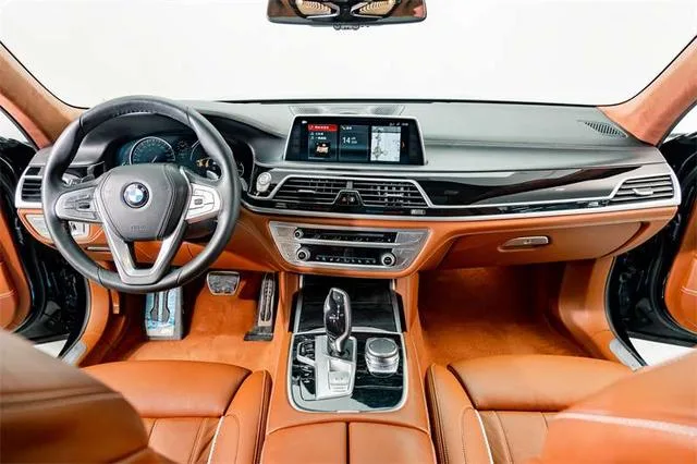 BMW 7 Series 2018 740Li xDrive Premium Class M Sports suit interior photo 13 BMW 7 Series 2018 740Li xDrive Premium Class M Sports suit interior photo 13