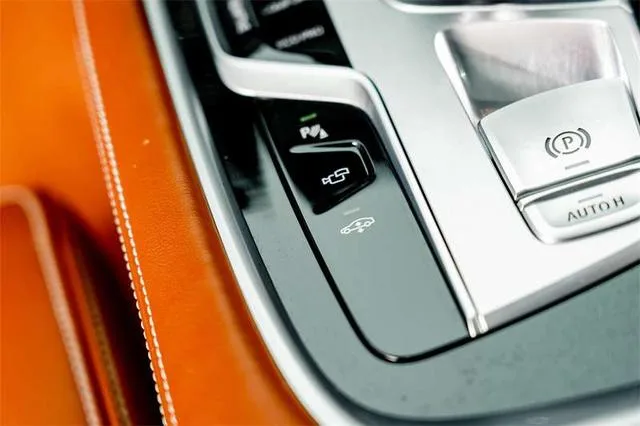 BMW 7 Series 2018 740Li xDrive Premium Class M Sports suit interior photo 16 BMW 7 Series 2018 740Li xDrive Premium Class M Sports suit interior photo 16