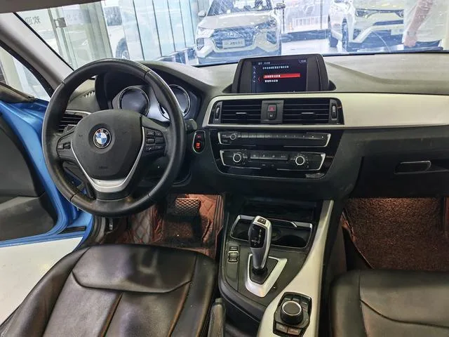BMW 1 Series (Imported) 2018 118i Leading Type interior photo 6 BMW 1 Series (Imported) 2018 118i Leading Type interior photo 6