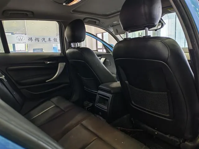 BMW 1 Series (Imported) 2018 118i Leading Type interior photo 7 BMW 1 Series (Imported) 2018 118i Leading Type interior photo 7