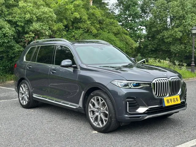 BMW X7 2020 xDrive40i Эксклюзивный роскошный набор экстерьер фото 3 BMW X7 2020 xDrive40i Эксклюзивный роскошный набор экстерьер фото 3