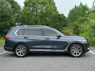 BMW X7 2020 xDrive40i Эксклюзивный роскошный набор экстерьер фото 4 BMW X7 2020 xDrive40i Эксклюзивный роскошный набор экстерьер фото 4