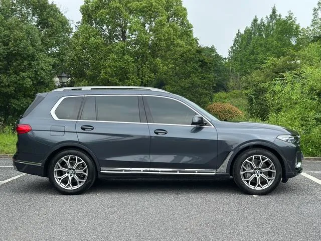 BMW X7 2020 xDrive40i Эксклюзивный роскошный набор экстерьер фото 4 BMW X7 2020 xDrive40i Эксклюзивный роскошный набор экстерьер фото 4