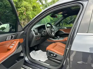BMW X7 2020 xDrive40i Эксклюзивный роскошный набор экстерьер фото 5 BMW X7 2020 xDrive40i Эксклюзивный роскошный набор экстерьер фото 5