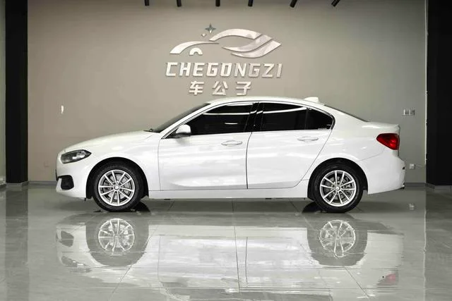 BMW 1 Series 2017 118i Fashionable exterior photo 4 BMW 1 Series 2017 118i Fashionable exterior photo 4