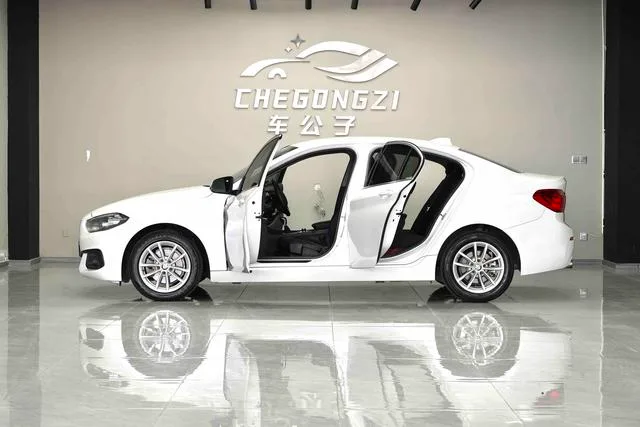 BMW 1 Series 2017 118i Fashionable exterior photo 6 BMW 1 Series 2017 118i Fashionable exterior photo 6