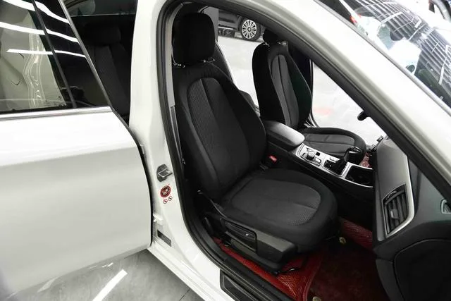 BMW 1 Series 2017 118i Fashionable interior photo 12 BMW 1 Series 2017 118i Fashionable interior photo 12