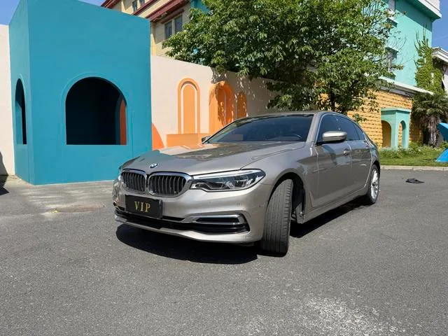 BMW 5 Series 2020 530Li Leading Type Luxury Set exterior photo 1 BMW 5 Series 2020 530Li Leading Type Luxury Set exterior photo 1