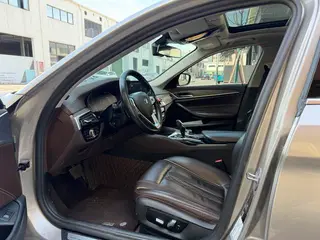 BMW 5 Series 2020 530Li Leading Type Luxury Set interior photo 7 BMW 5 Series 2020 530Li Leading Type Luxury Set interior photo 7