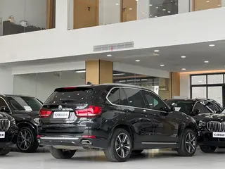 BMW X5 2018 xDrive35i Estilo elegante exterior foto 3 BMW X5 2018 xDrive35i Estilo elegante exterior foto 3