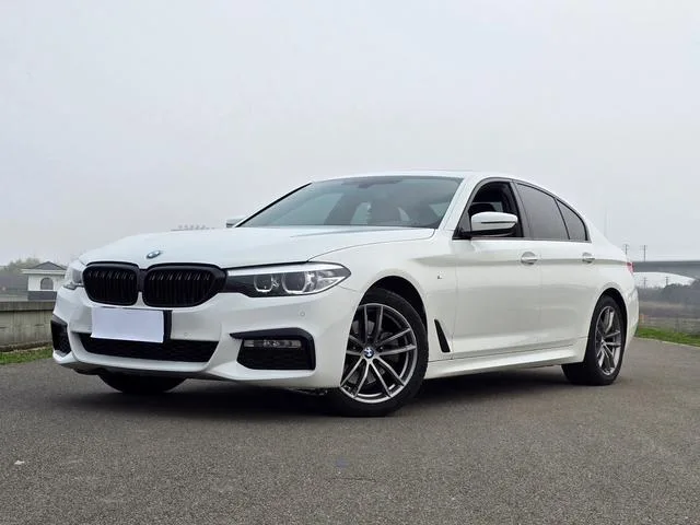 BMW 5 Series 2018 525i M Conjunto deportivo exterior foto 1 BMW 5 Series 2018 525i M Conjunto deportivo exterior foto 1