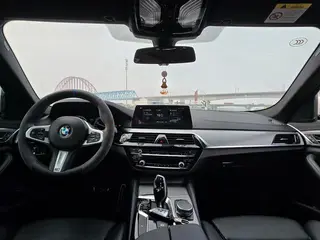 BMW 5 Series 2018 525i M Conjunto deportivo exterior foto 5 BMW 5 Series 2018 525i M Conjunto deportivo exterior foto 5