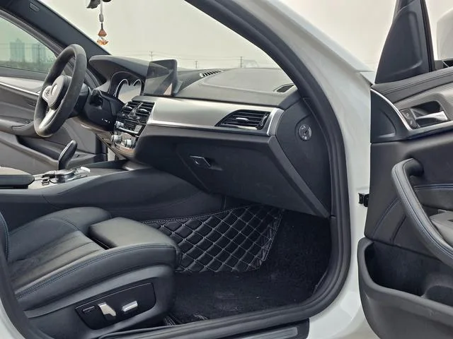 BMW 5 Series 2018 525i M Conjunto deportivo exterior foto 6 BMW 5 Series 2018 525i M Conjunto deportivo exterior foto 6