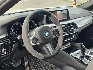 BMW 5 Series 2018 525i M Conjunto deportivo exterior foto 7 BMW 5 Series 2018 525i M Conjunto deportivo exterior foto 7