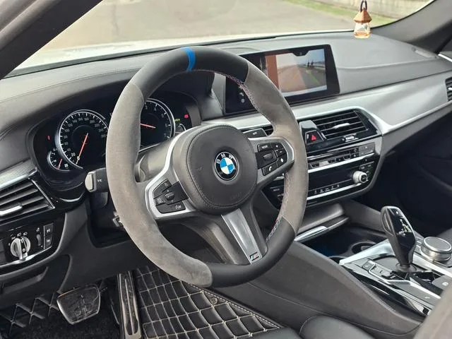BMW 5 Series 2018 525i M Conjunto deportivo exterior foto 7 BMW 5 Series 2018 525i M Conjunto deportivo exterior foto 7