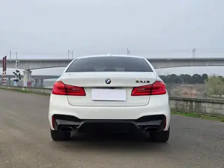 BMW 5 Series 2018 525i M Conjunto deportivo exterior foto 10 BMW 5 Series 2018 525i M Conjunto deportivo exterior foto 10
