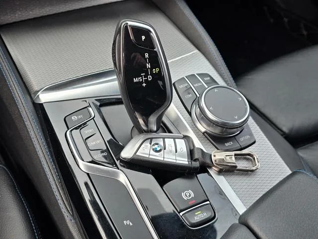 BMW 5 Series 2018 525i M Conjunto deportivo interior foto 14 BMW 5 Series 2018 525i M Conjunto deportivo interior foto 14