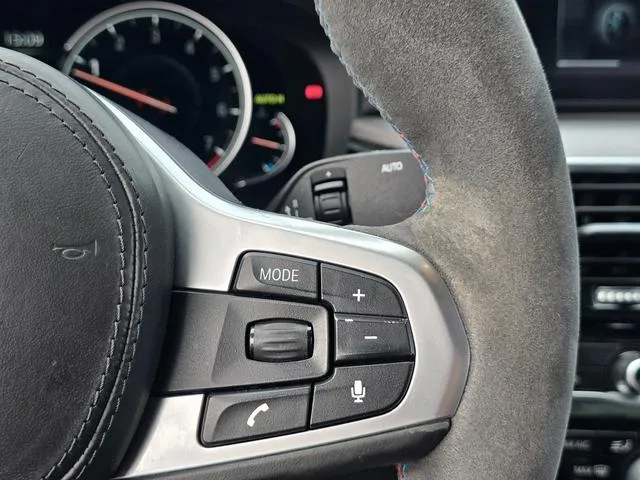 BMW 5 Series 2018 525i M Conjunto deportivo interior foto 17 BMW 5 Series 2018 525i M Conjunto deportivo interior foto 17