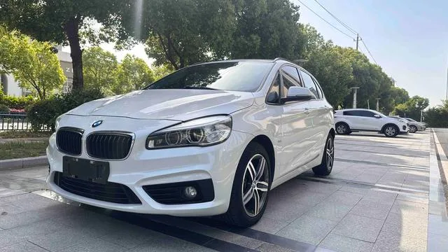 BMW 2 Series Touring 2016 218i Traje de diseño deportivo exterior foto 1 BMW 2 Series Touring 2016 218i Traje de diseño deportivo exterior foto 1