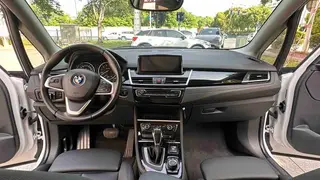 BMW 2 Series Touring 2016 218i Traje de diseño deportivo interior foto 9 BMW 2 Series Touring 2016 218i Traje de diseño deportivo interior foto 9