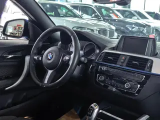 BMW 2 Series 2018 225i Coupé convertible Tipo de lujo M Conjunto deportivo interior foto 7 BMW 2 Series 2018 225i Coupé convertible Tipo de lujo M Conjunto deportivo interior foto 7