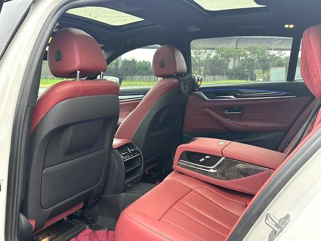 BMW 5 Series 2018 Restyling 530Li Leading Type M Sports suit exterior photo 6 BMW 5 Series 2018 Restyling 530Li Leading Type M Sports suit exterior photo 6