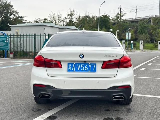 BMW 5 Series 2018 Restyling 530Li Leading Type M Sports suit interior photo 12 BMW 5 Series 2018 Restyling 530Li Leading Type M Sports suit interior photo 12