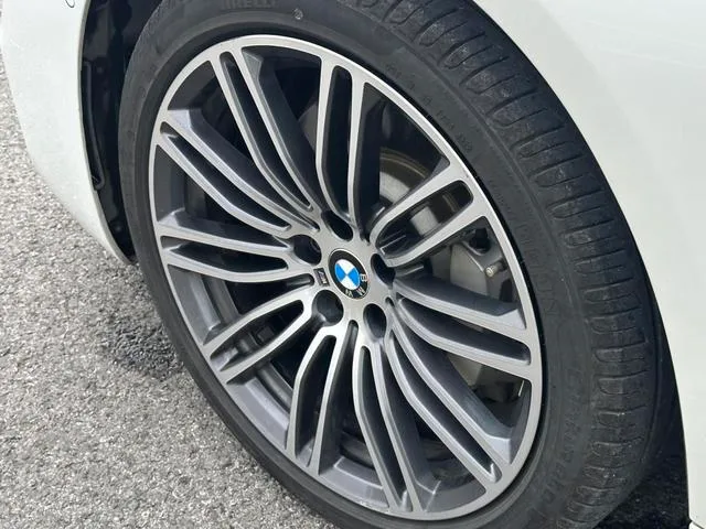 BMW 5 Series 2018 Restyling 530Li Leading Type M Sports suit interior photo 15 BMW 5 Series 2018 Restyling 530Li Leading Type M Sports suit interior photo 15